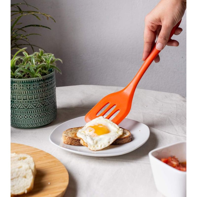 ESPATULA-VAZADA-SILICONE-28CM-LARANJA-COZ00474LRJ